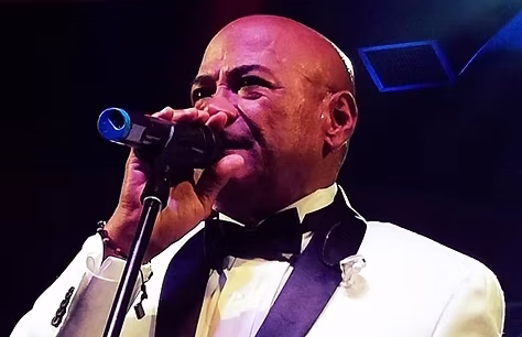 Rafu Warner celebra 50 años de salsa pura con su nuevo álbum: «Cueste lo que cueste